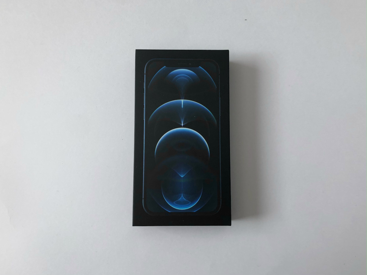 Apple「iPhone 12 Pro パシフィックブルー」購入レビュー